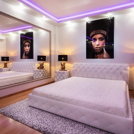Premium Jacuzzi Apartment Klaipėda Buitenkant foto