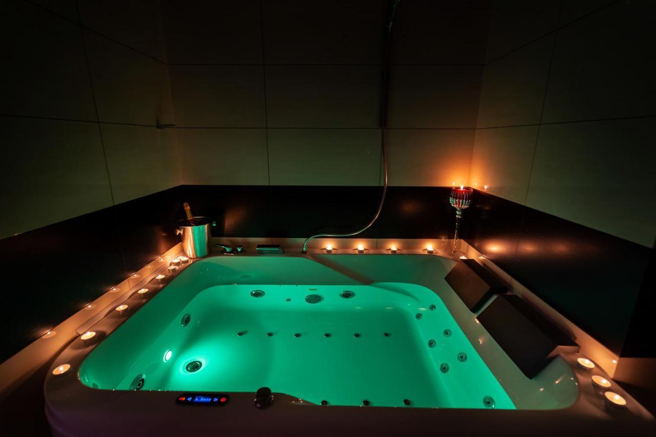 Premium Jacuzzi Apartment Klaipėda Buitenkant foto
