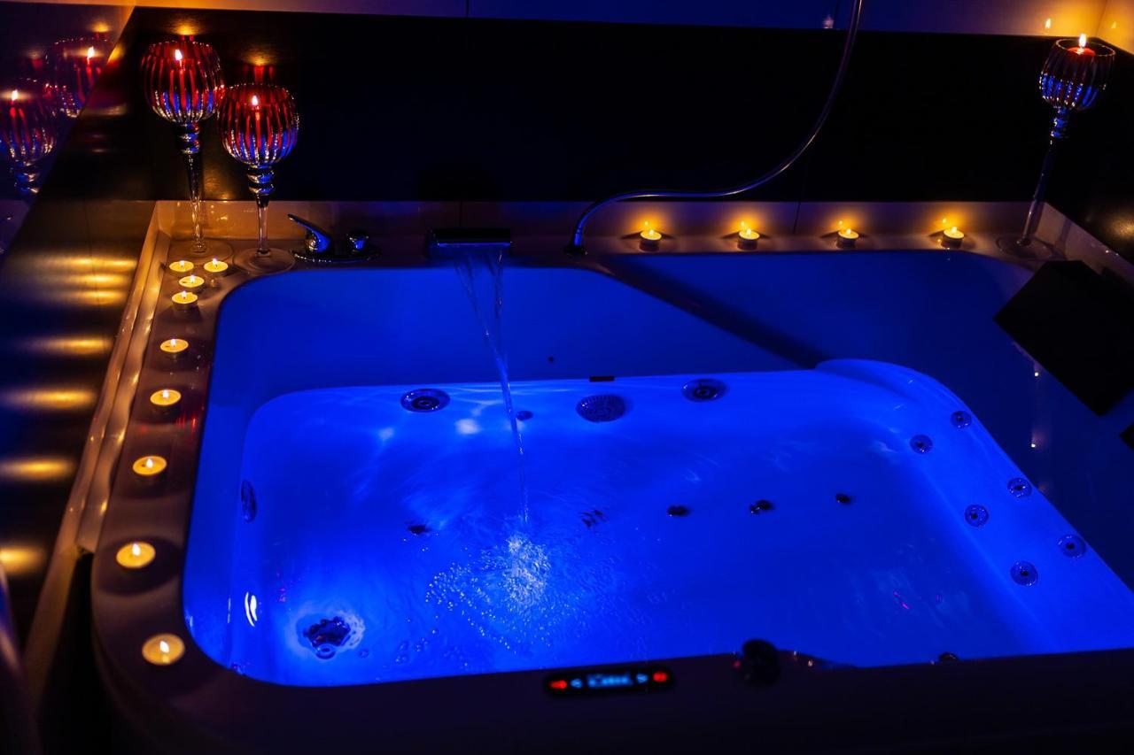 Premium Jacuzzi Apartment Klaipėda Buitenkant foto